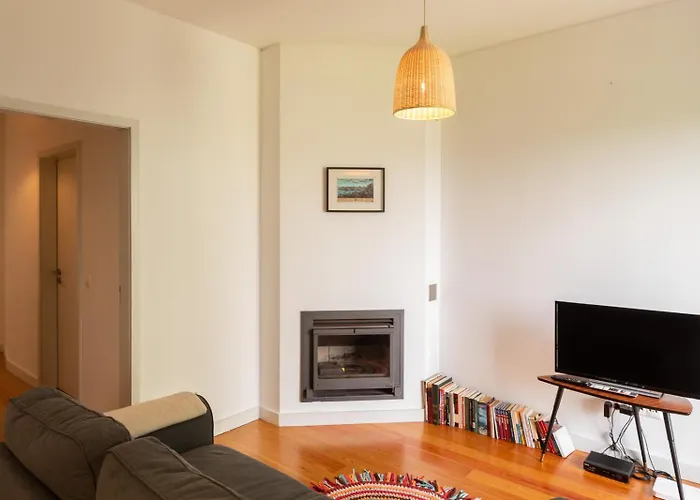 A House With A View - 1st Floor Apartment *