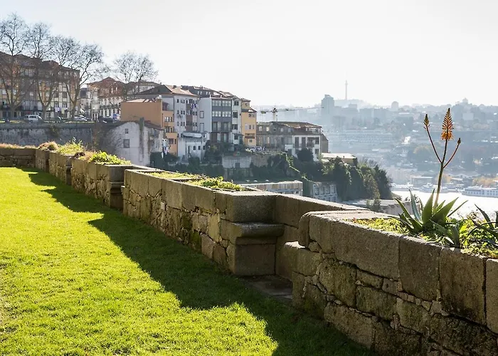 A House With A View - 1st Floor Apartment *