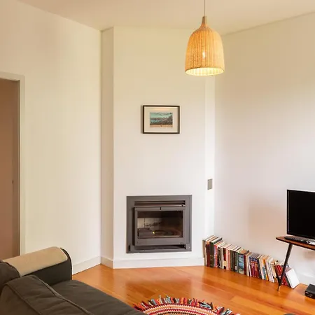 A House With A View - 1st Floor Apartment *