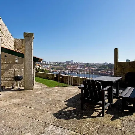 A House With A View - 1st Floor Apartamento *